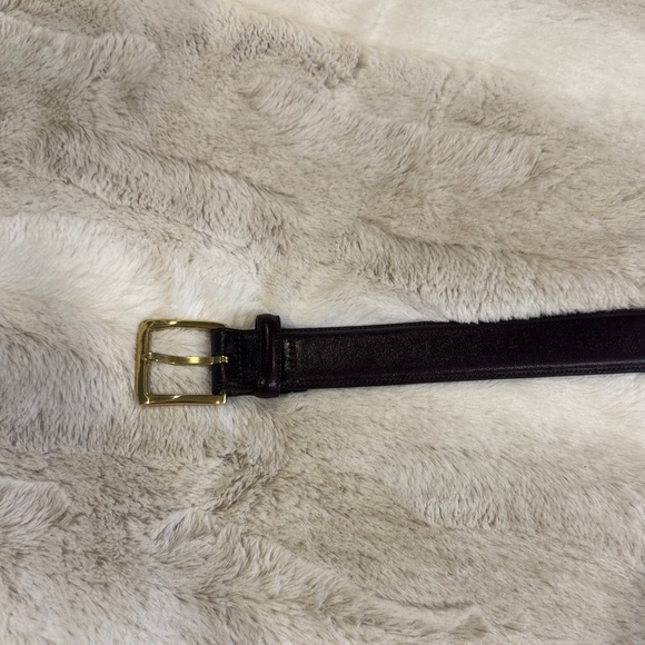 Elegant Brown Leather Belt with Gold Buckle - Picture 4 of 4